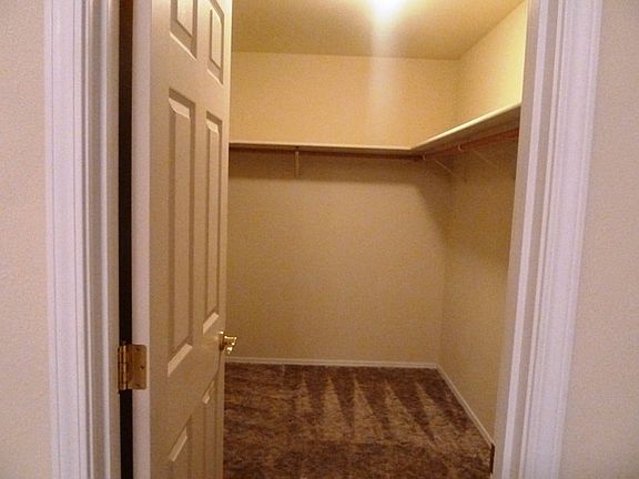 5th image of 852 Sierra Vista Dr APT 2