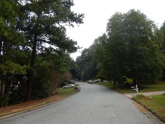 5th image of 105 Sheringham Dr