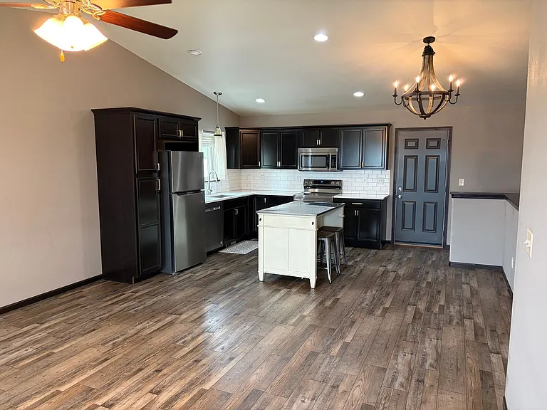 1247 Juneau Dr — Photo 3