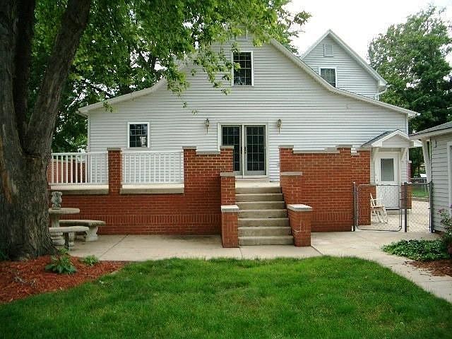 2nd image of 927 N Kellogg St