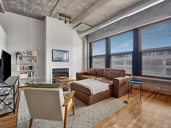 4th image of 1070 W 15th St Unit 349