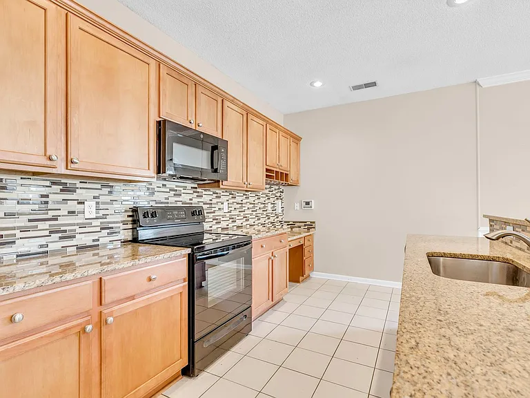 16 Bushwood Dr — Photo 16