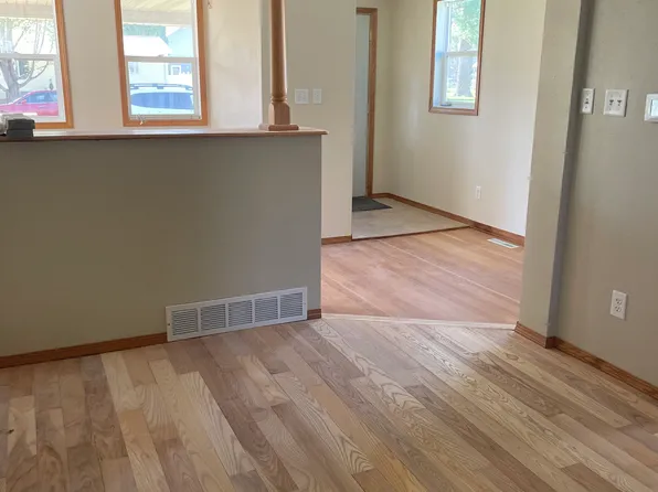 210 West St #1, Decorah, IA 52101