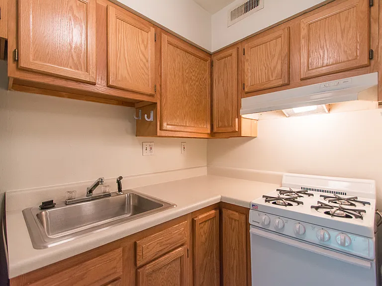 Barney's Place Apartments — Photo 17