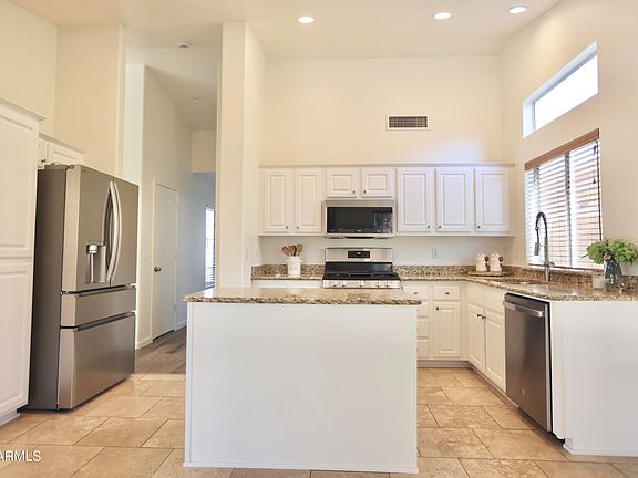3rd image of 3337 E BEARDSLEY Road