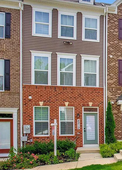 8212 Goldstone Ct — Photo 1