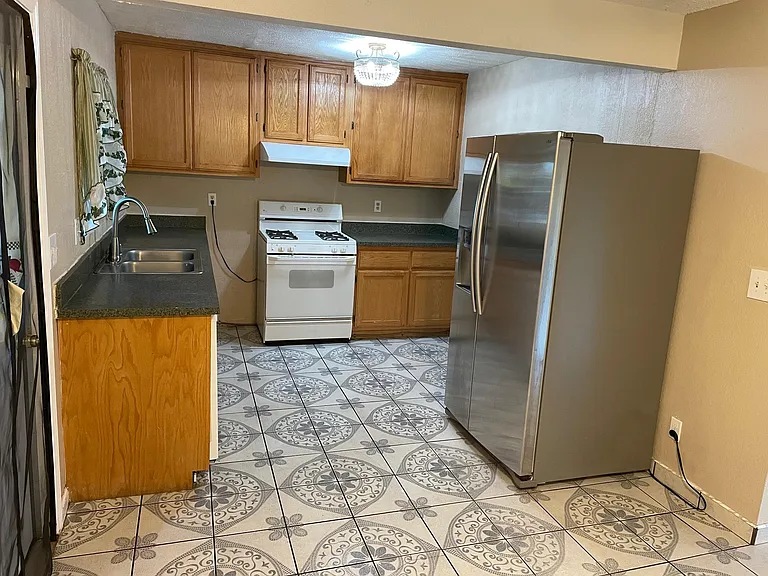 6080 Wilkinson St — Photo 13