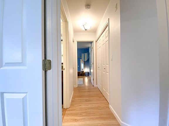 4th image of 18501 SE Newport Way Unit L149