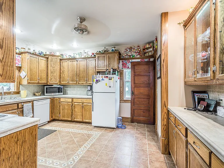 417 Valley Dr — Photo 8