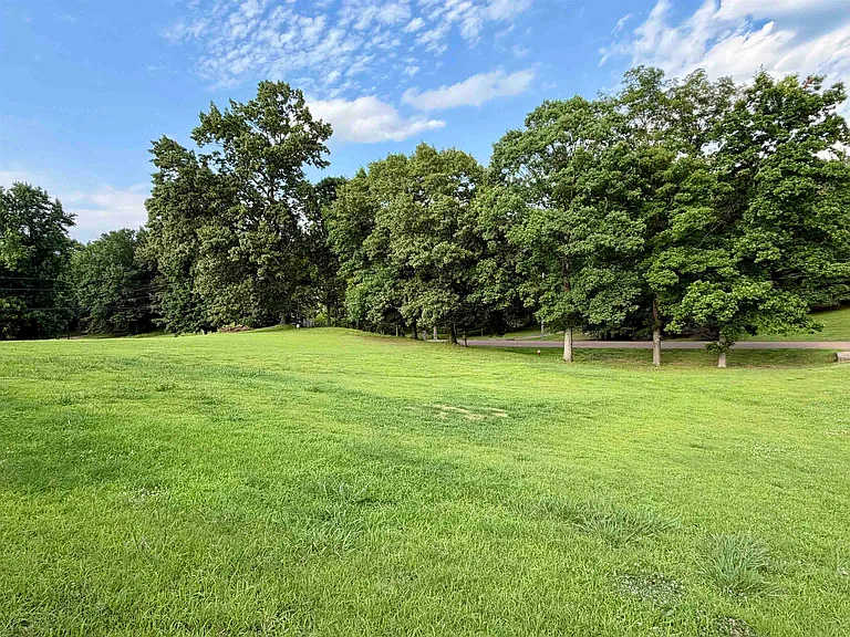 271 Meadowland Dr — Photo 5