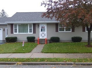 210 Towne Dr, Hortonville, WI 54944