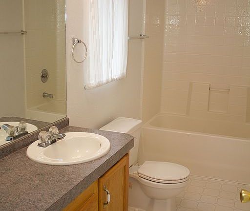 3rd image of 180 Glengate St