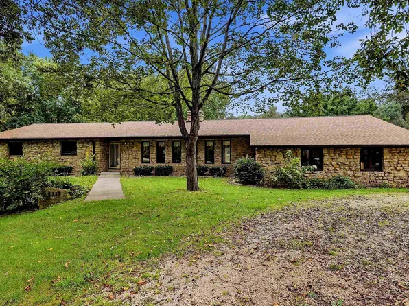 7310 N Badger Rd, East Dubuque, IL 61025