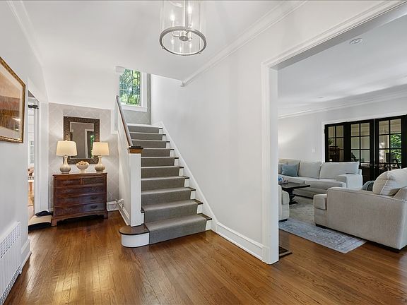5th image of 639 Lincoln Ave