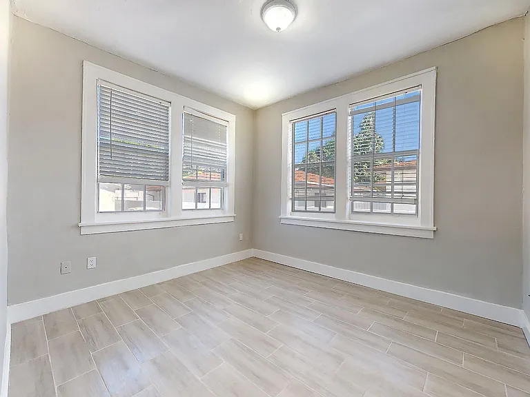 433 NW 25th Ave — Photo 15