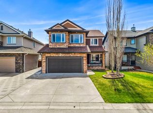 212 N Crystal Green Pl, Okotoks, AB T1S2N4