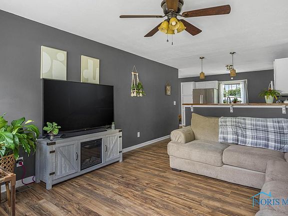 5th image of 1011 Park Ln