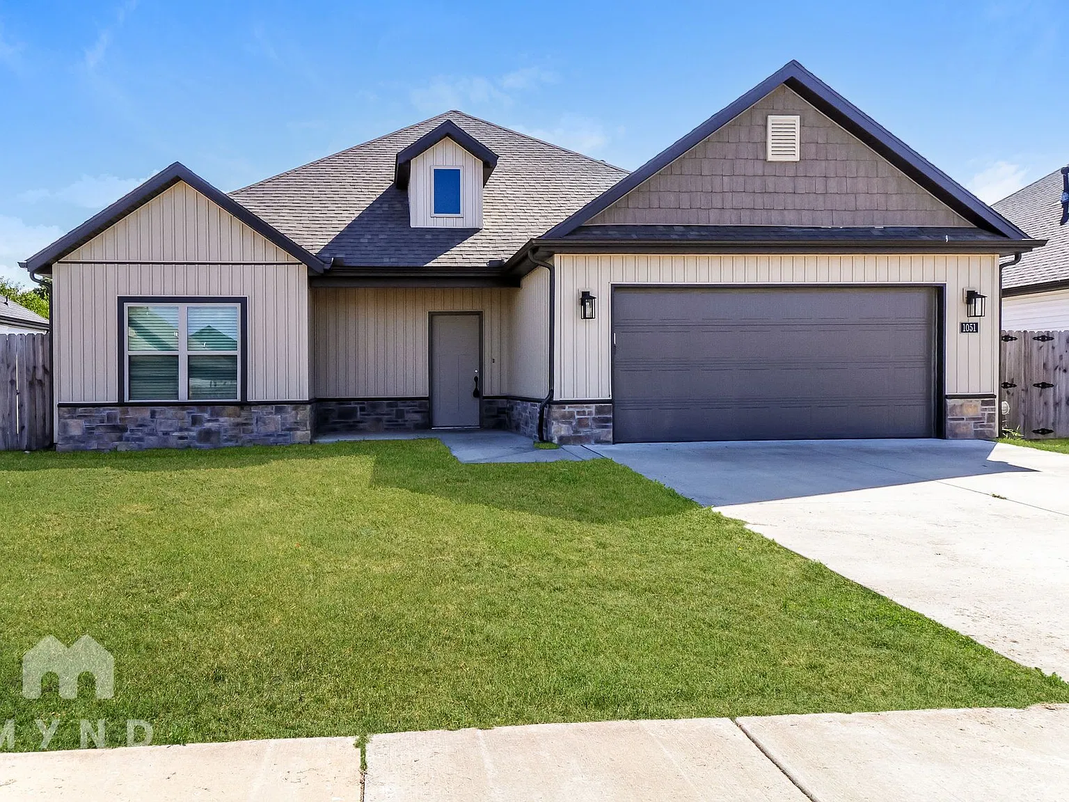 4 bed, 2.0 bath, 2021 sqft, $1,880 — Photo 1