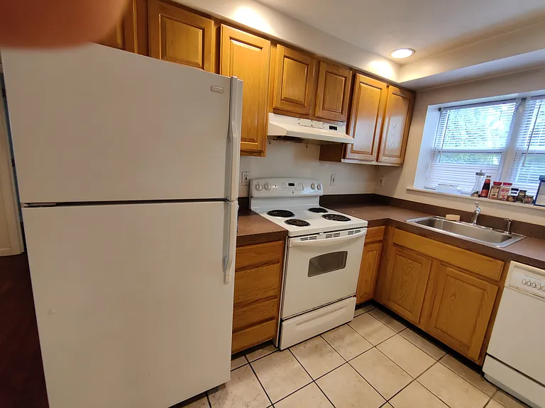 305 Summit Ave #4 — Photo 5