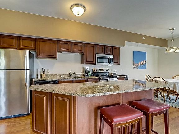 5th image of 6330 W Greenfield Ave APT 401