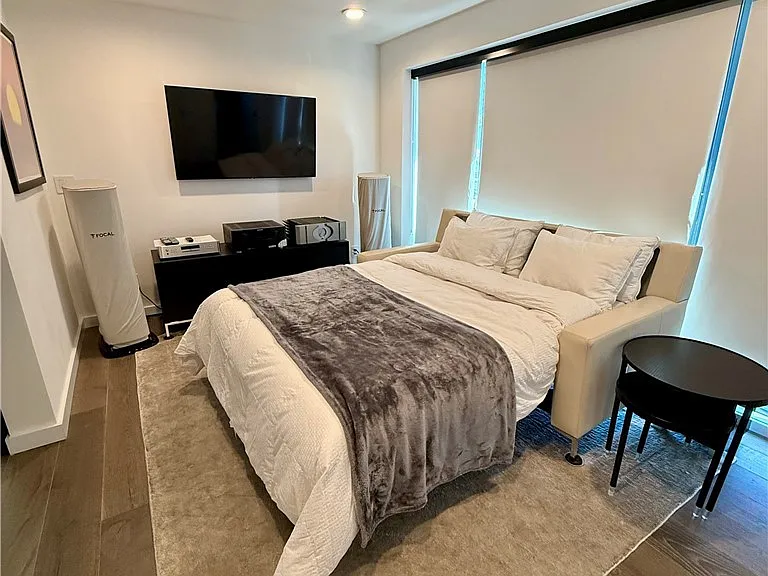 116 W Channel Islands Blvd — Photo 34