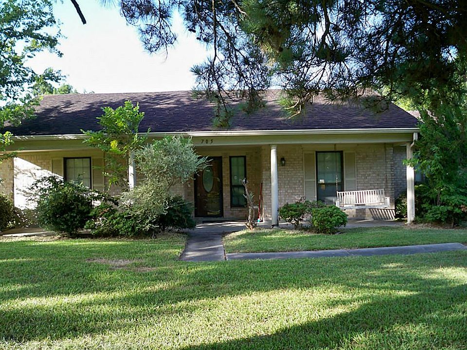 1st image of 705 Greenbriar Dr