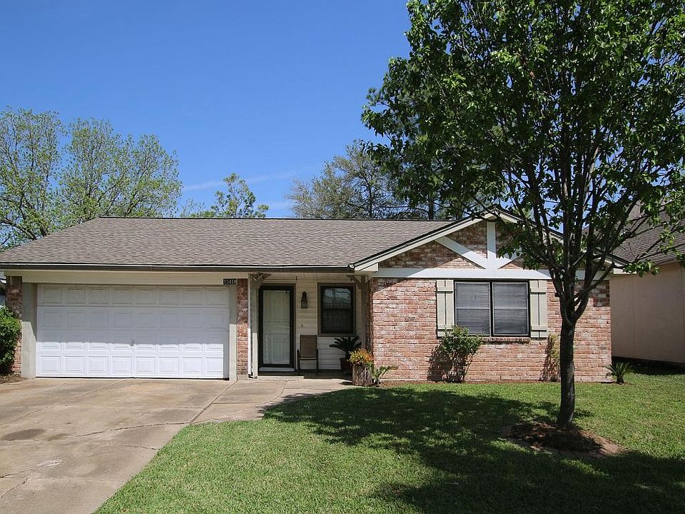 Welcome to This Charming Home in the Heart of Sugar Land