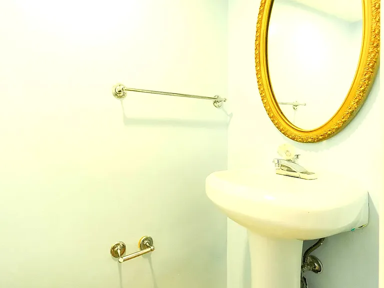 5494 Endicott Ln — Photo 2
