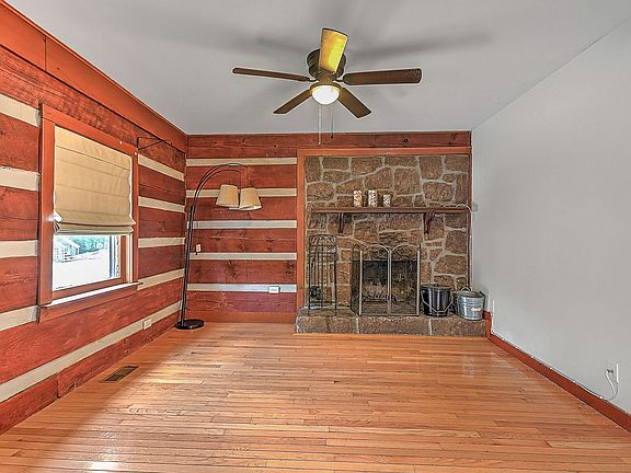 3rd image of 2822 Walnut St #16