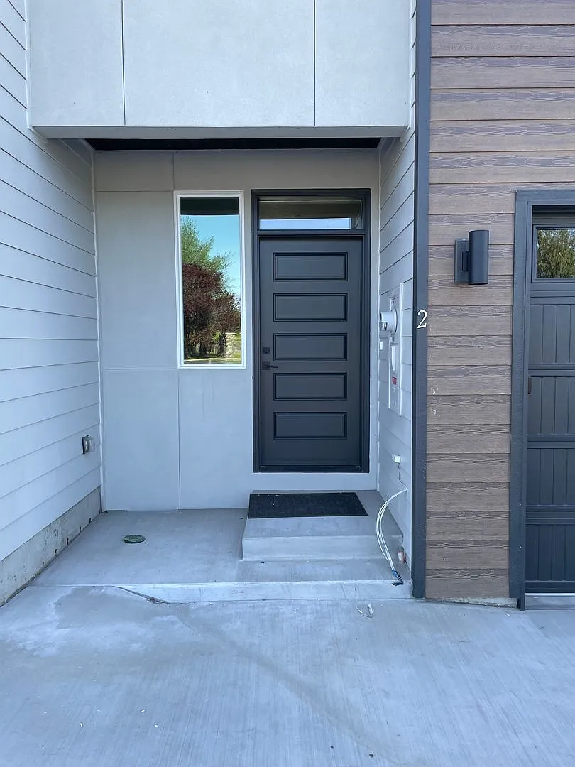 !! Limited Time Move-In Special!! - First And Last Month Free Rent With A 12 Month Lease! — Photo 1
