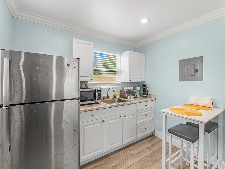 629 N F St #B — Photo 3