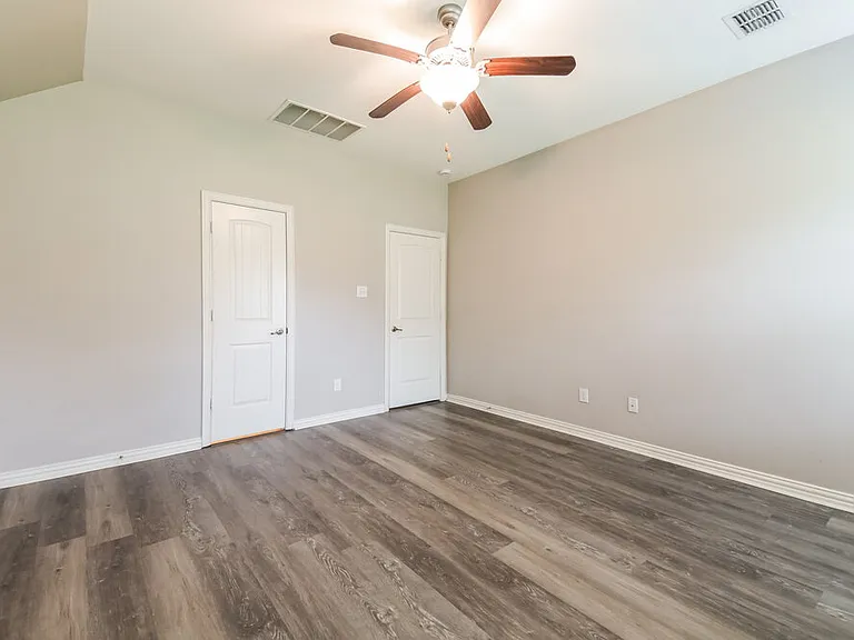 922 Evergreen St — Photo 11