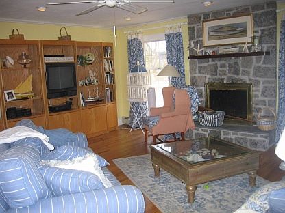 3rd image of 18 Petticoat Ln