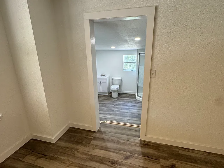 909 N Avenue B — Photo 5