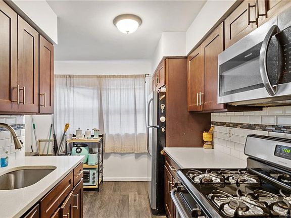 3rd image of 4033 Hill Ave