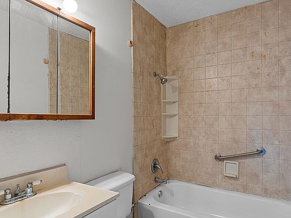 2nd image of 1136 Southland Park Dr