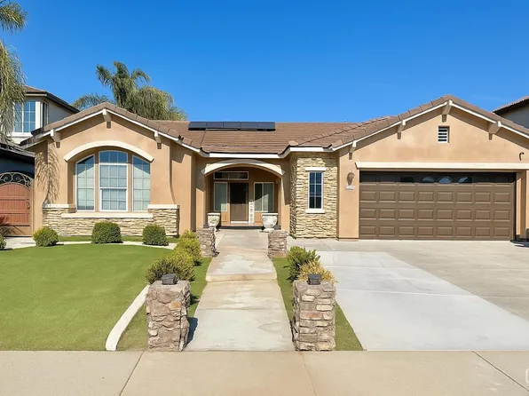 18 Claudia Autumn Dr, Bakersfield, CA 93314