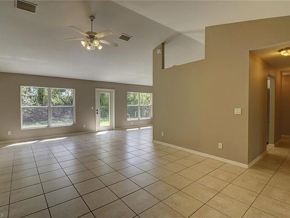 3rd image of 1014 NE 33rd Ter