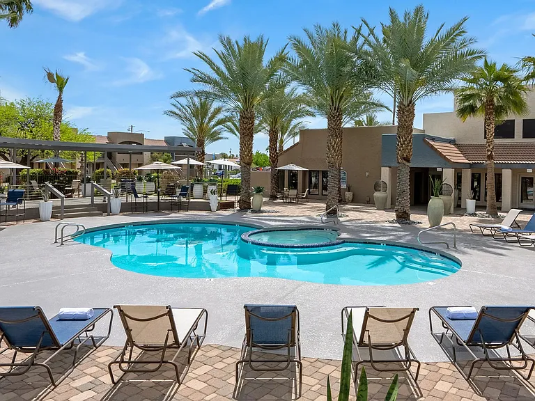When you choose Level 550 apartments, you'll discover an enchanted desert retreat nestled in the heart of Mesa, Arizona.