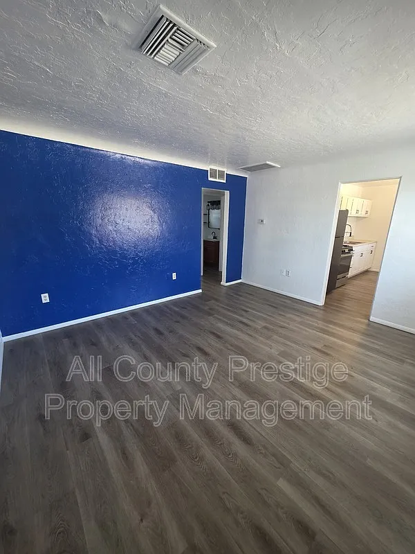 2 bed, 1.0 bath, 700 sqft, $1,025 — Photo 2