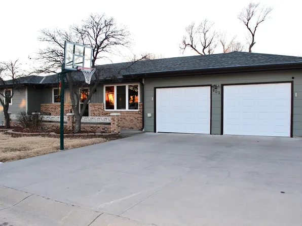 801 Grant St, Victoria, KS 67671