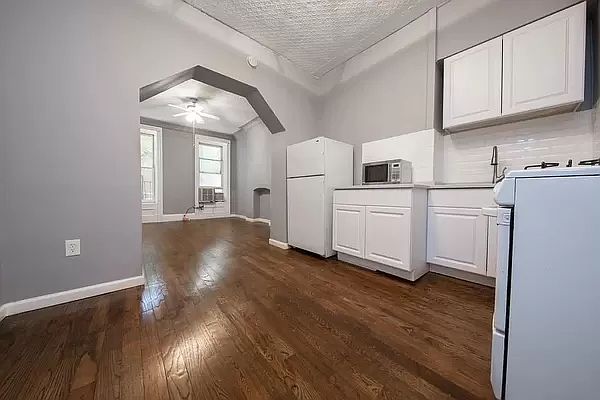 1st image of 111 Christopher St APT 4