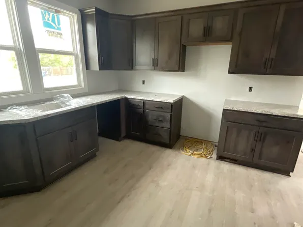 2011 Walnut St, Hays, KS 67601