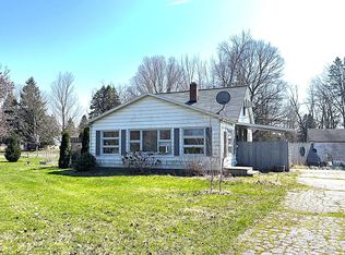 3316 Glendora Rd, Three Oaks, MI 49128