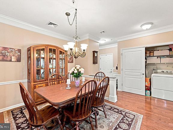 5th image of 421 Creekside Dr