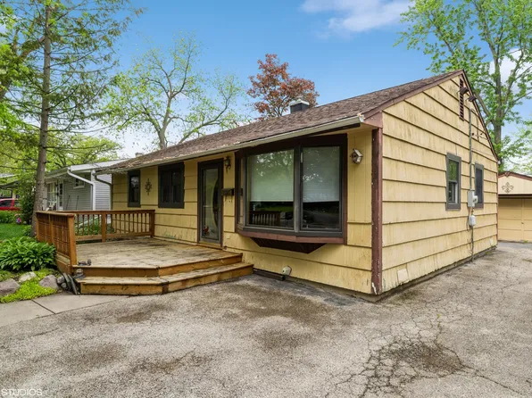 412 Midway Dr, Mundelein, IL 60060