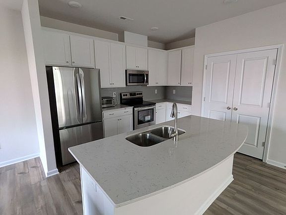 5th image of 266 E Compass Way