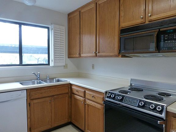 2nd image of 109 Elbridge Ave APT B