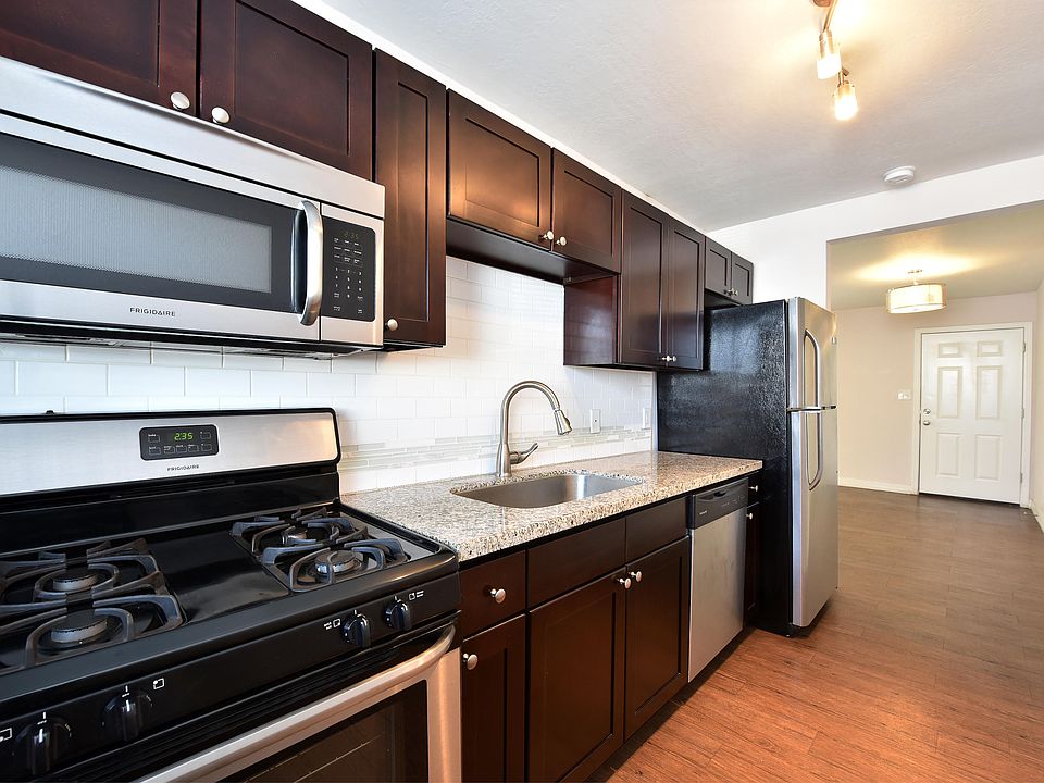 1st image of 502 E Mariposa St APT 204