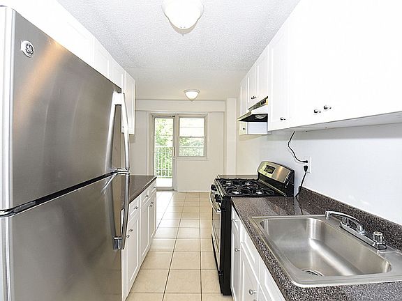 3rd image of 4750 59th St APT 6A
